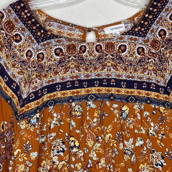 Eyeshadow Top - Picture 3 of 7